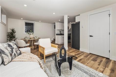 5520 Brooklyn Avenue NE Seattle WA 98105