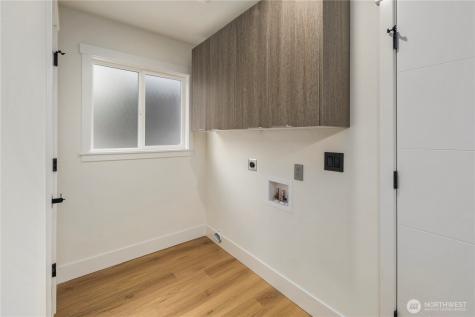 5520 Brooklyn Avenue NE Seattle WA 98105