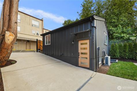 5520 Brooklyn Avenue NE Seattle WA 98105