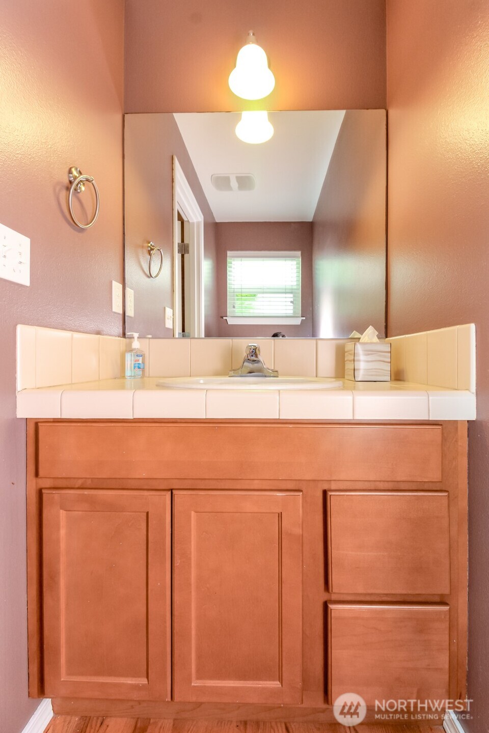 2816 SW Adams Street Seattle WA 98126
