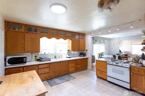 992 Highway 142 E Lyle WA 98635