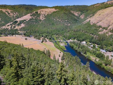 992 Highway 142 E Lyle WA 98635