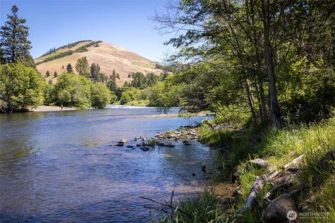 992 Highway 142 E Lyle WA 98635