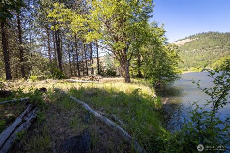 992 Highway 142 E Lyle WA 98635