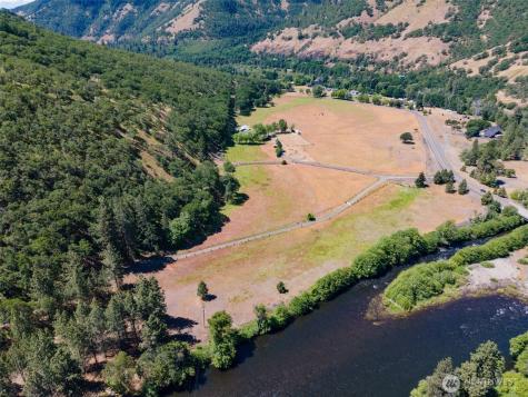 992 Highway 142 E Lyle WA 98635