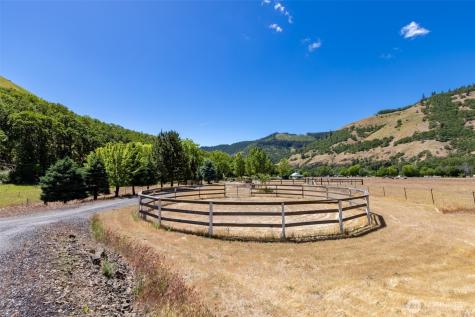 992 Highway 142 E Lyle WA 98635