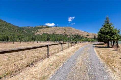 992 Highway 142 E Lyle WA 98635