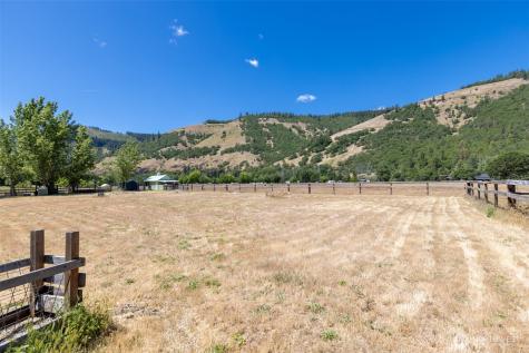 992 Highway 142 E Lyle WA 98635