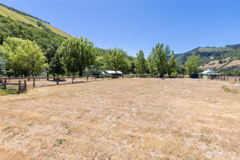 992 Highway 142 E Lyle WA 98635