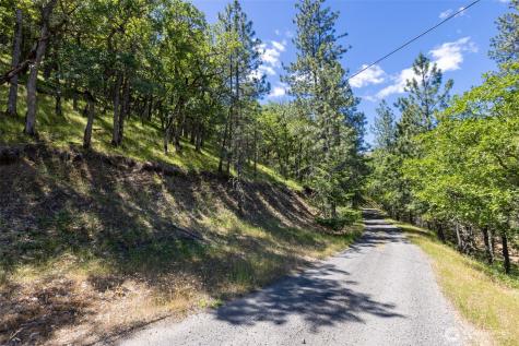 992 Highway 142 E Lyle WA 98635