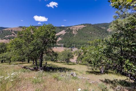 992 Highway 142 E Lyle WA 98635
