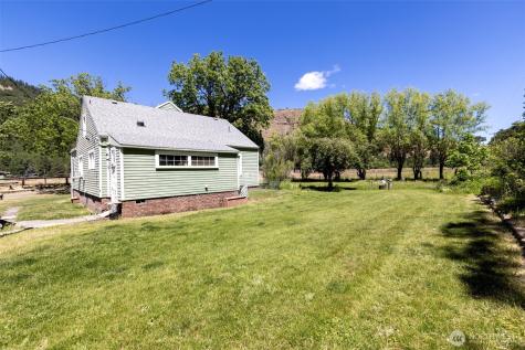 992 Highway 142 E Lyle WA 98635