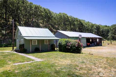 992 Highway 142 E Lyle WA 98635
