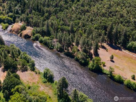 992 Highway 142 E Lyle WA 98635
