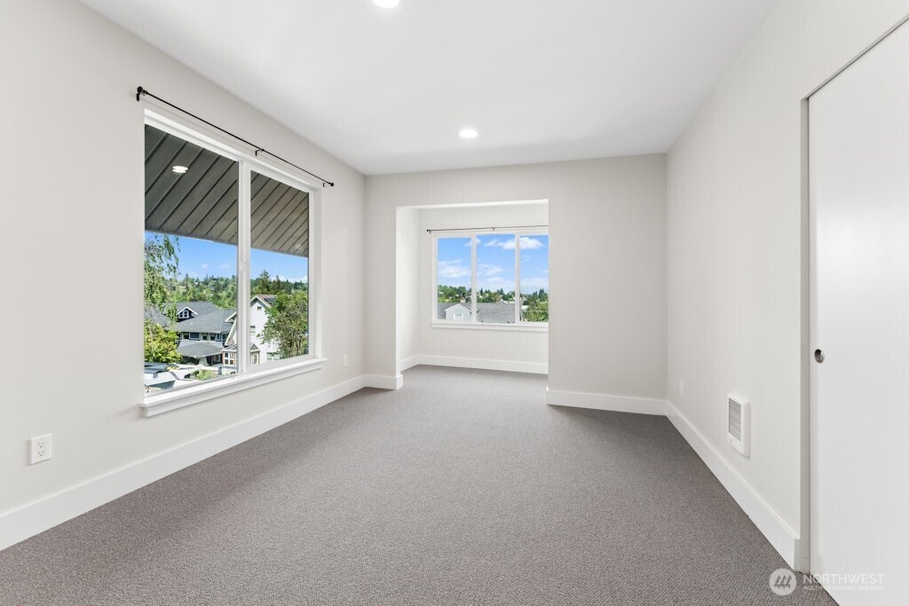 5243 19th Avenue NE Seattle WA 98105
