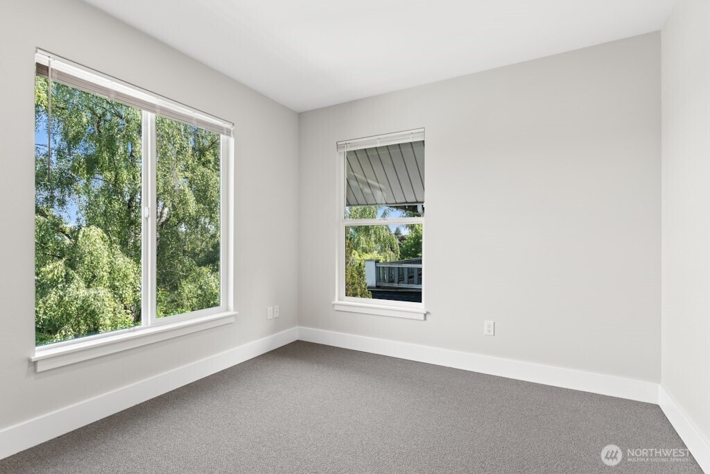 5243 19th Avenue NE Seattle WA 98105
