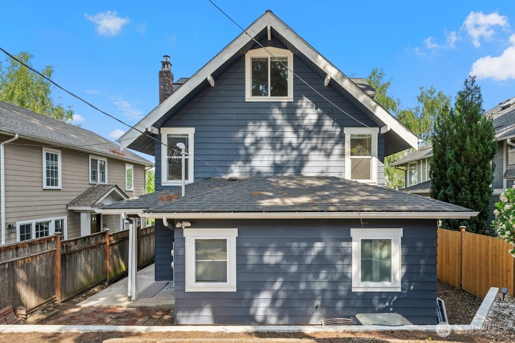 5243 19th Avenue NE Seattle WA 98105