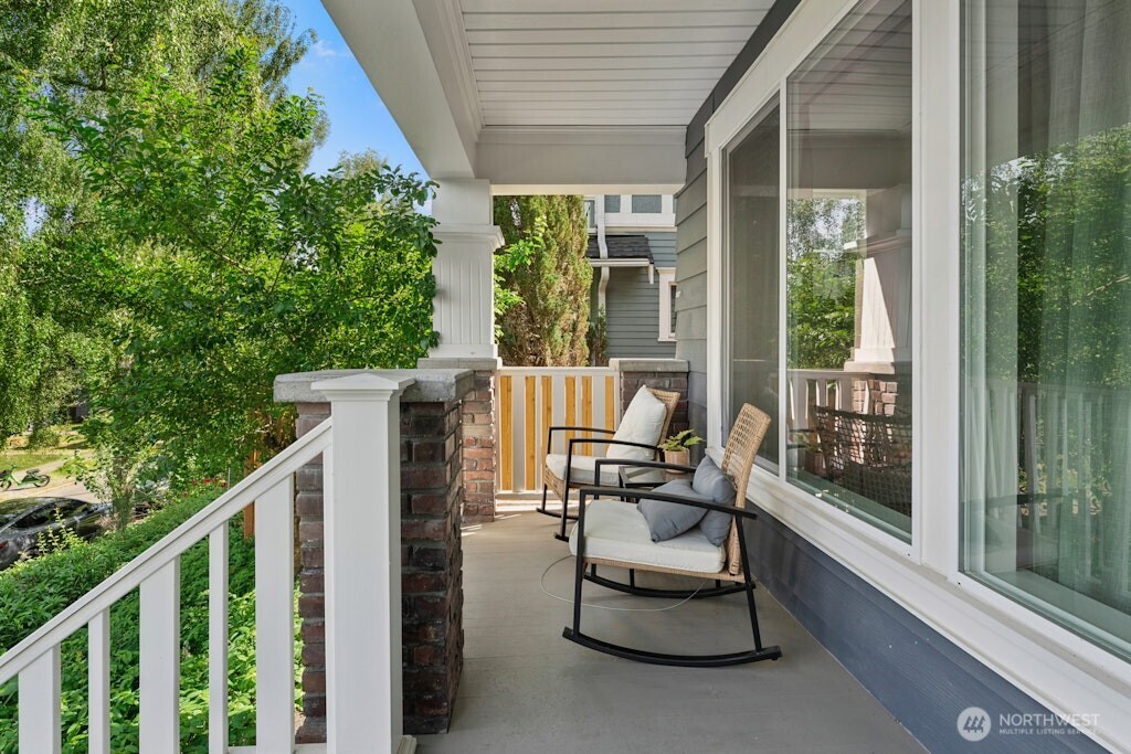 5243 19th Avenue NE Seattle WA 98105