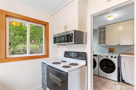 9911 31st Avenue SW Seattle WA 98126