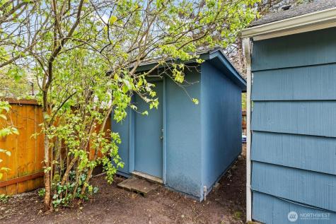 9911 31st Avenue SW Seattle WA 98126