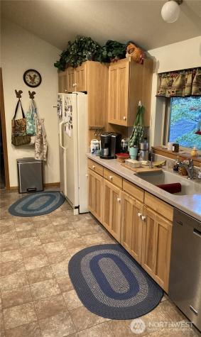 21 N Beaver Place N Hoodsport WA 98548