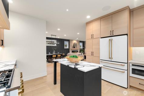 3032 NE Blakeley Street Seattle WA 98105