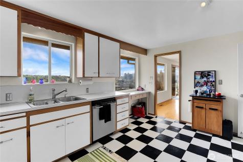 438 Comstock Place Seattle WA 98109