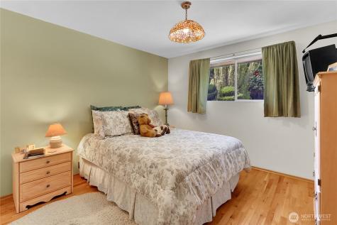 438 Comstock Place Seattle WA 98109