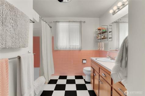 438 Comstock Place Seattle WA 98109