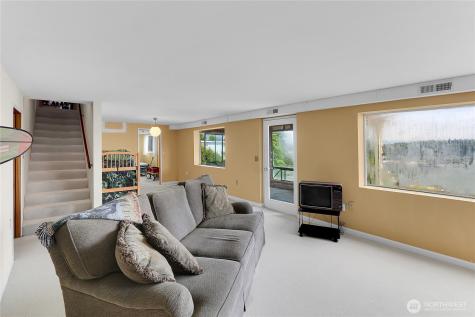 438 Comstock Place Seattle WA 98109