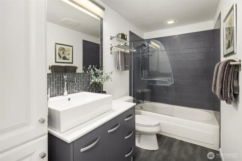 379 100th Avenue NE Bellevue WA 98004