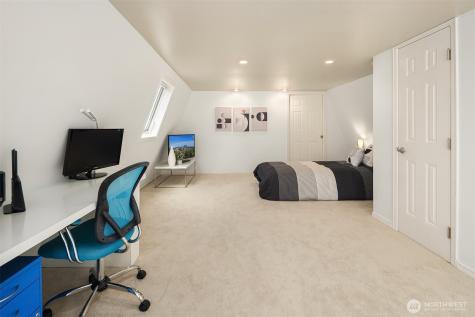 379 100th Avenue NE Bellevue WA 98004