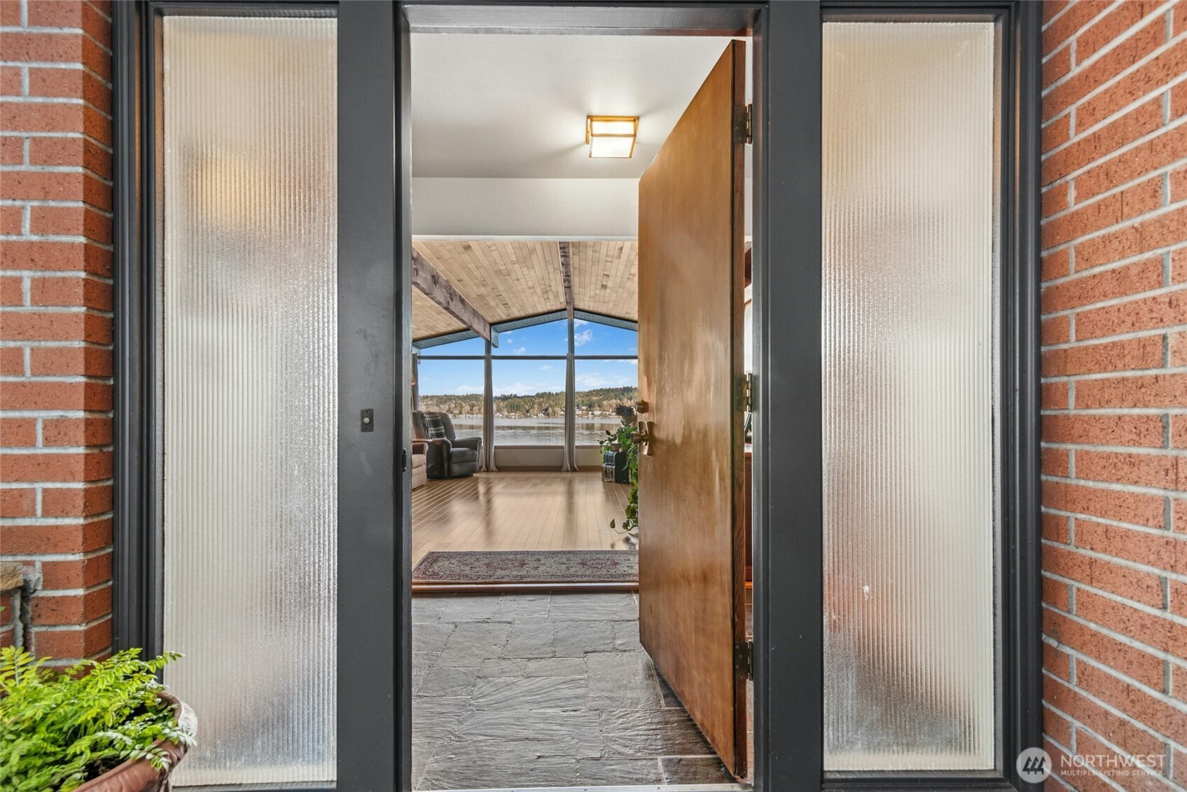 1818 W Lake Sammamish Parkway SE Bellevue WA 98008