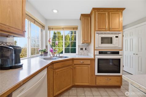 1705 26th Street Place SW Puyallup WA 98371
