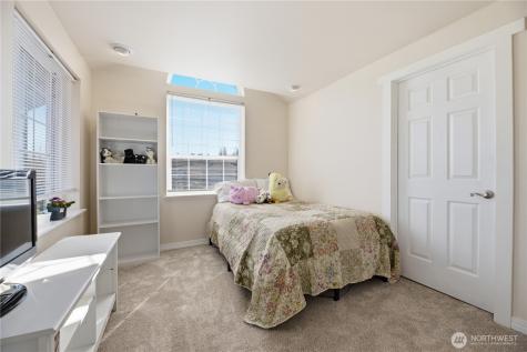 1705 26th Street Place SW Puyallup WA 98371