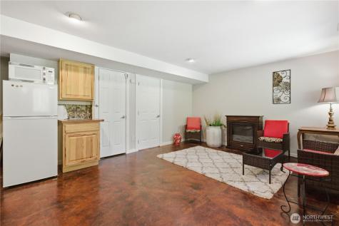 1705 26th Street Place SW Puyallup WA 98371