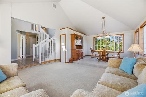 1705 26th Street Place SW Puyallup WA 98371