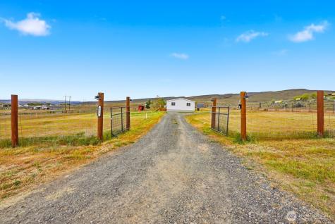 671 Hull Road Selah WA 98942