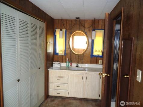 50 Cherokee Road Omak WA 98841