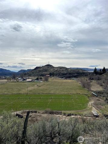 50 Cherokee Road Omak WA 98841