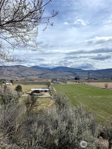 50 Cherokee Road Omak WA 98841