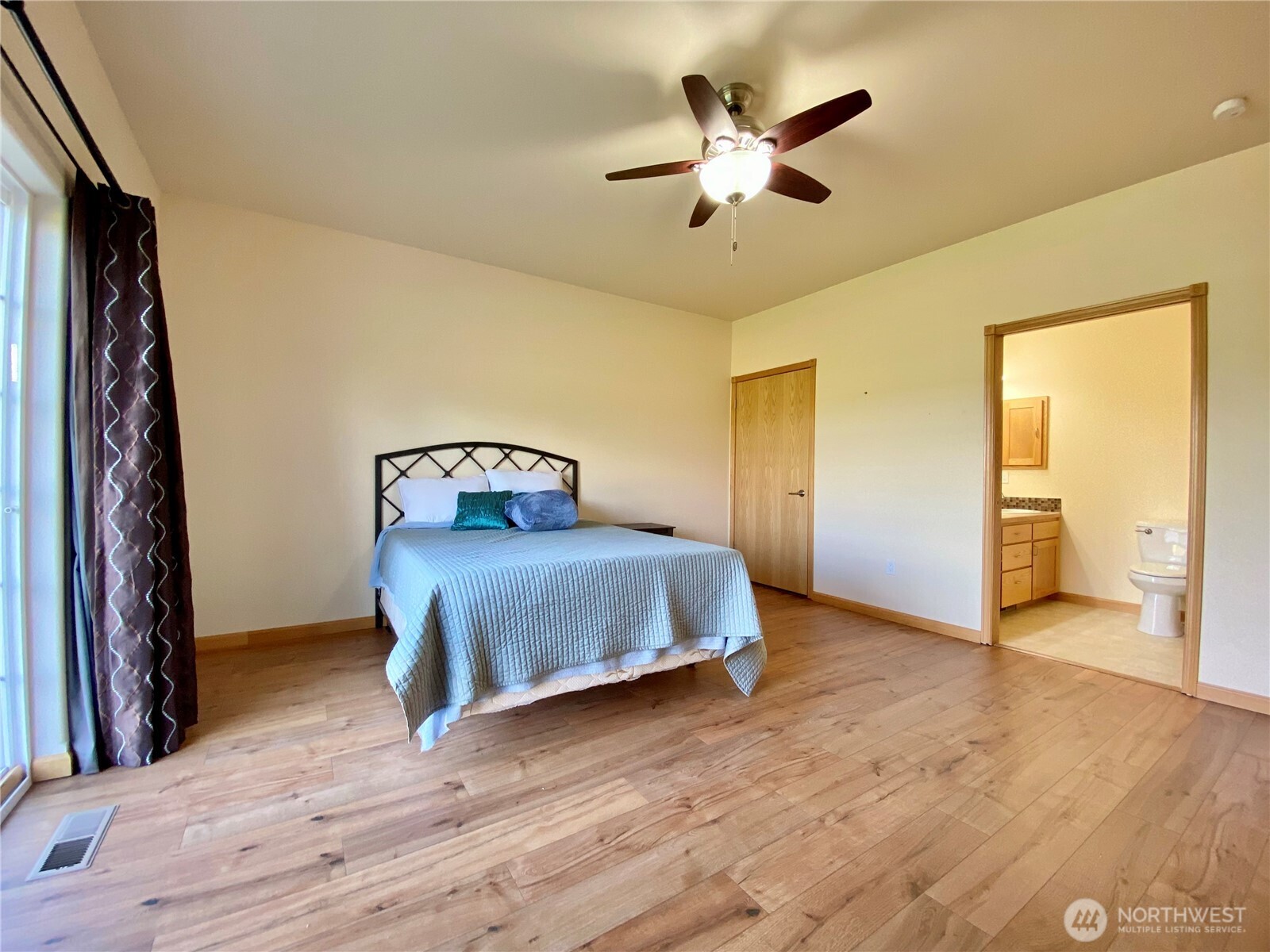 8021 Vialago Parkway Zillah WA 98953