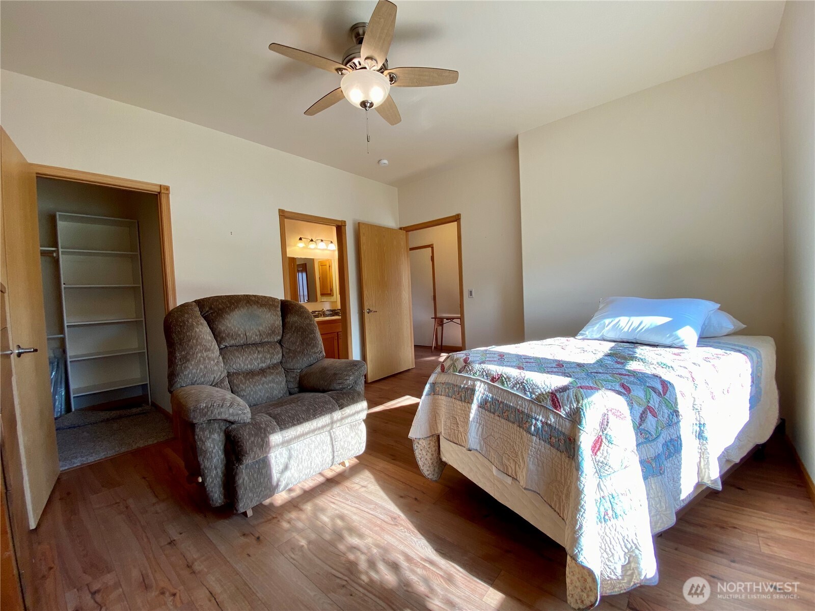 8021 Vialago Parkway Zillah WA 98953