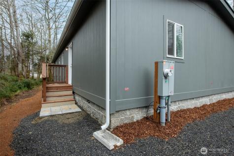 799 Edgewood Avenue NE Ocean Shores WA 98569