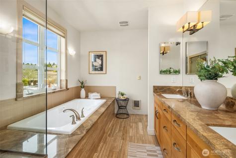 3215 W Lynn Street Seattle WA 98199