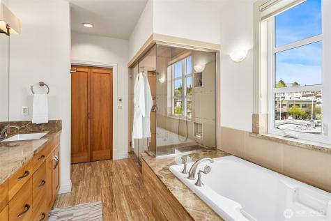 3215 W Lynn Street Seattle WA 98199