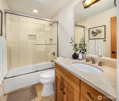 3215 W Lynn Street Seattle WA 98199