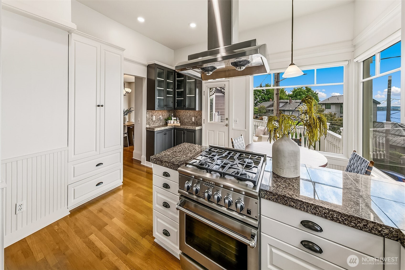 1225 9th Avenue W Seattle WA 98119