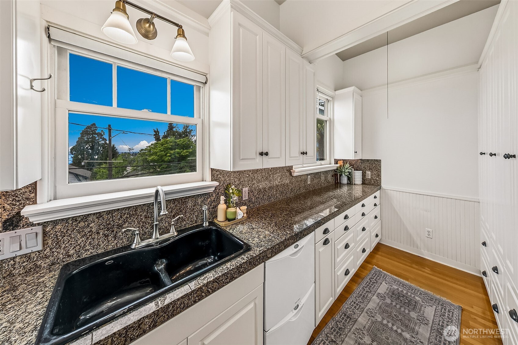 1225 9th Avenue W Seattle WA 98119