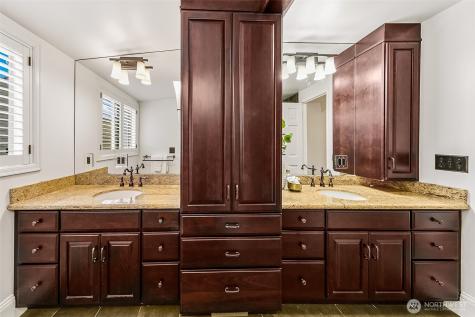 1225 9th Avenue W Seattle WA 98119